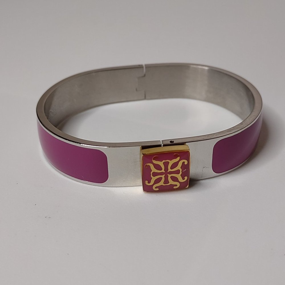 Cute 6.5 Inch Rustic Cuff Hinged Bangle